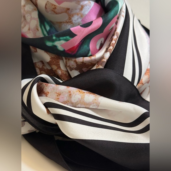 New-MAJE
Erose Large Silk Scarf In Multicolor - Picture 5 of 16